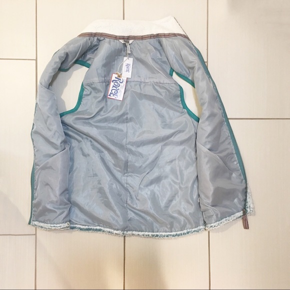 Royce Sherpa Teddy Vest - Picture 3 of 8